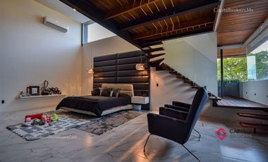 Casa en Venta de Lujo con Alberca Colinas de San Javier