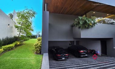 Casa en Venta de Lujo con Alberca Colinas de San Javier