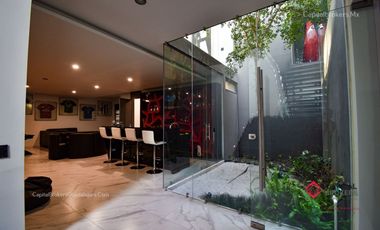 Casa en Venta de Lujo con Alberca Colinas de San Javier