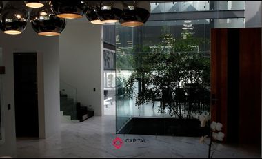 Casa en Venta de Lujo con Alberca Colinas de San Javier