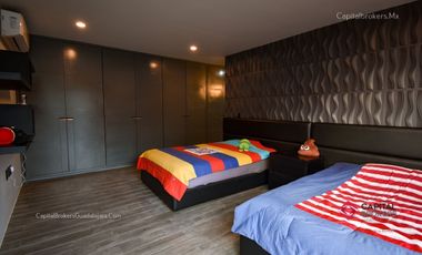 Casa en Venta de Lujo con Alberca Colinas de San Javier