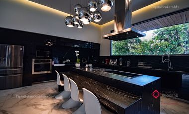 Casa en Venta de Lujo con Alberca Colinas de San Javier