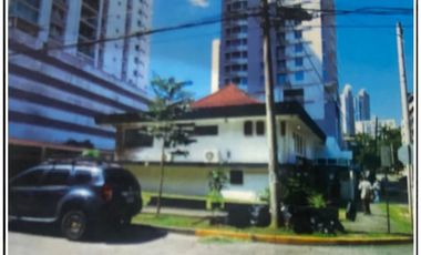 Venta de casa comercial en El Carmen del lado de El Cangrejo