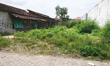 Tanah pekarangan cukup luas di tengah kota Jogja