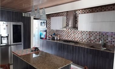 CASA REMODELADA EN VENTA EN LA ARBOLEDA DEL GOLF RUFINA ALFARO