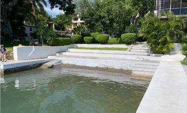 CASA EN CONDOMINIO EN VENTA A ORILLA DEL LAGO 