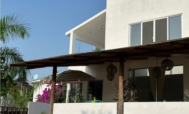 CASA EN CONDOMINIO EN VENTA A ORILLA DEL LAGO 