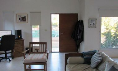 CASA EN COSTA ESMERALDA TOMA PERMUTA POR DEPTARTAMENTO EN CABA O ZONA COSTA ATLANTICA.URGENTE