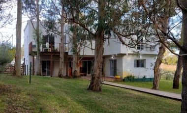 CASA EN COSTA ESMERALDA TOMA PERMUTA POR DEPTARTAMENTO EN CABA O ZONA COSTA ATLANTICA.URGENTE