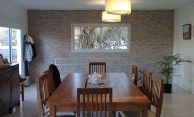 CASA EN COSTA ESMERALDA TOMA PERMUTA POR DEPTARTAMENTO EN CABA O ZONA COSTA ATLANTICA.URGENTE
