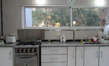 CASA EN COSTA ESMERALDA TOMA PERMUTA POR DEPTARTAMENTO EN CABA O ZONA COSTA ATLANTICA.URGENTE