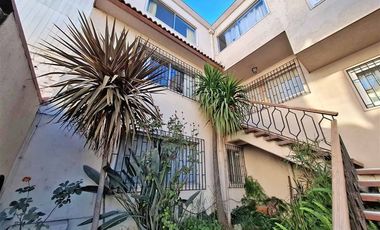 Casa solida, 4 dorm. 4 baños, estar, terraza estacionamiento