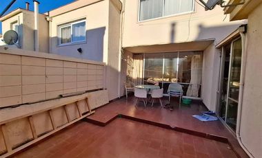 Casa solida, 4 dorm. 4 baños, estar, terraza estacionamiento