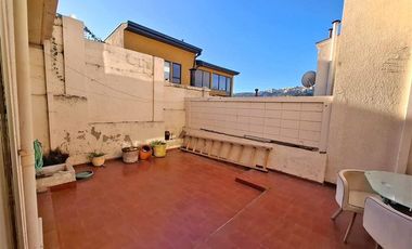 Casa solida, 4 dorm. 4 baños, estar, terraza estacionamiento