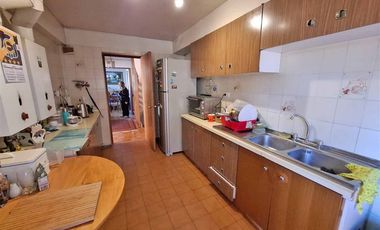 Casa solida, 4 dorm. 4 baños, estar, terraza estacionamiento