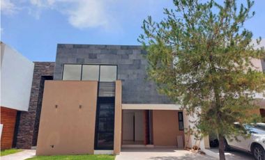 Venta Casa en la Campiña del Bosque cluster 5 León Gto.