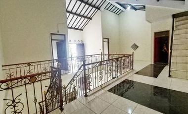 Di Sewakan Rumah Siap Huni 4 Kamar Cocok Untuk Kantor di Jl. Karawitan Buah Batu Bandung