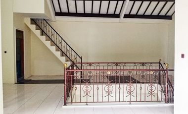 Di Sewakan Rumah Siap Huni 4 Kamar Cocok Untuk Kantor di Jl. Karawitan Buah Batu Bandung