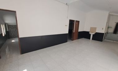 Disewakan Kantor/Gudang di Berbah Sleman Area Luas, Listrik Besar & Akses Mudah