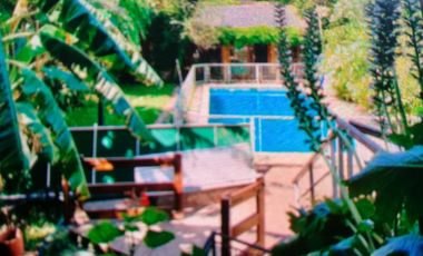 EXCELENTE PROPIEDAD CON GARAGE,PARQUE Y PISCINA.