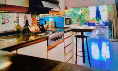 EXCELENTE PROPIEDAD CON GARAGE,PARQUE Y PISCINA.