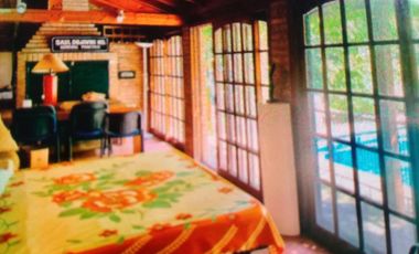 EXCELENTE PROPIEDAD CON GARAGE,PARQUE Y PISCINA.