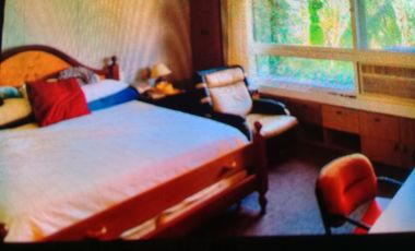 EXCELENTE PROPIEDAD CON GARAGE,PARQUE Y PISCINA.