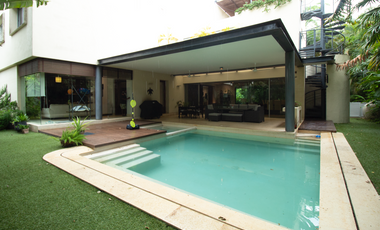 Preciosa y espaciosa casa en venta en el Yucatán Country Club.