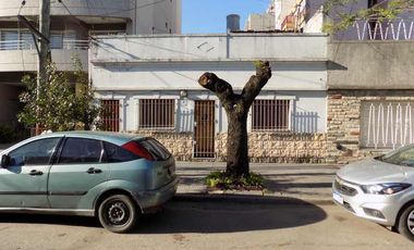 Casa con Departamento en venta en Lanus Oeste