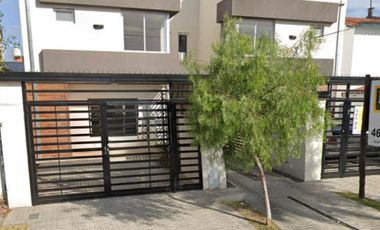 Duplex en condominio al Frente 4 ambientes  3 dormitorios  2 baños  Ituzaingó  Norte Villa Ariza