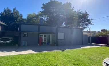 Casa de 6 Ambientes de Categoria en El Barrio Atlantida, en Santa Clara del Mar