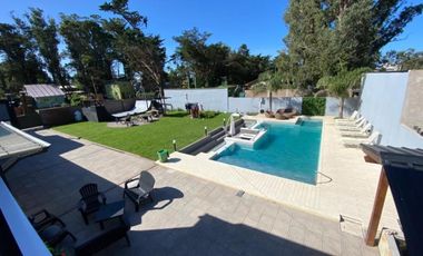 Casa de 6 Ambientes de Categoria en El Barrio Atlantida, en Santa Clara del Mar