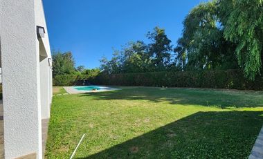 Casa mediterranea en venta loteo cerrado de 6 dorm, Machalí