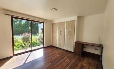 Casa mediterranea en venta loteo cerrado de 6 dorm, Machalí