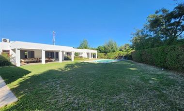 Casa mediterranea en venta loteo cerrado de 6 dorm, Machalí