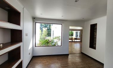 Casa mediterranea en venta loteo cerrado de 6 dorm, Machalí