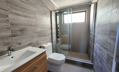 Casa mediterranea en venta loteo cerrado de 6 dorm, Machalí