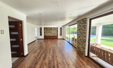 Casa mediterranea en venta loteo cerrado de 6 dorm, Machalí