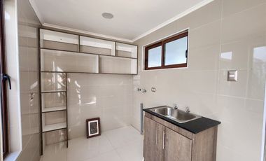 Casa mediterranea en venta loteo cerrado de 6 dorm, Machalí
