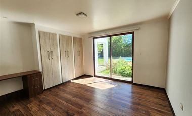 Casa mediterranea en venta loteo cerrado de 6 dorm, Machalí