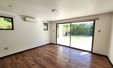Casa mediterranea en venta loteo cerrado de 6 dorm, Machalí