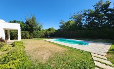Casa mediterranea en venta loteo cerrado de 6 dorm, Machalí