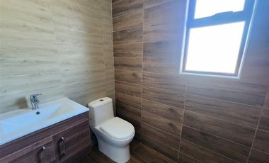 Casa mediterranea en venta loteo cerrado de 6 dorm, Machalí