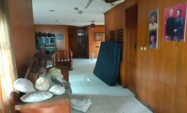 Rumah Lama Pinggir Jalan Pejaten Raya, Akses Super Strategis