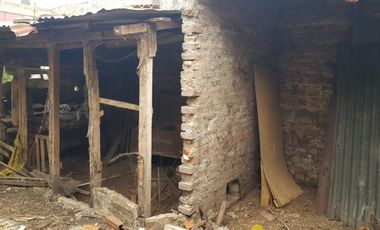 CASA EN LOTE PROPIO DE 10X34 mts, 3 AMBIENTES + CONSTRUCCIÓN AL FONDO PARA REFACCIONAR O RECICLAR