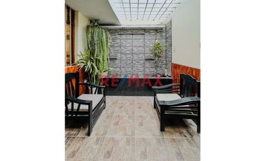 🏢✨ ¡Tu nuevo negocio te espera! ✨🏢

¿Buscas comodidad, seguridad y estilo en un solo lugar? Esta increíble casa en la V etapa de San Andrés está dis