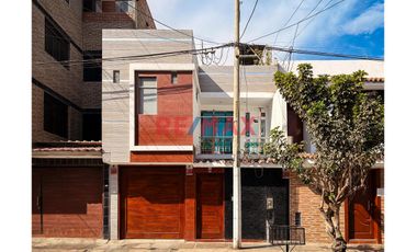 🏢✨ ¡Tu nuevo negocio te espera! ✨🏢

¿Buscas comodidad, seguridad y estilo en un solo lugar? Esta increíble casa en la V etapa de San Andrés está dis