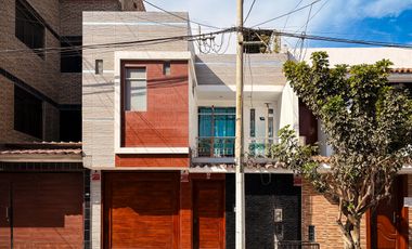 🏢✨ ¡Tu nuevo negocio te espera! ✨🏢

¿Buscas comodidad, seguridad y estilo en un solo lugar? Esta increíble casa en la V etapa de San Andrés está dis