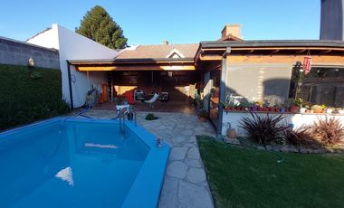 VENTA CHALET 4 AMB. CON PISCINA Y PLAYROOM-MAR DEL PLATA