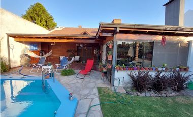 VENTA CHALET 4 AMB. CON PISCINA Y PLAYROOM-MAR DEL PLATA
